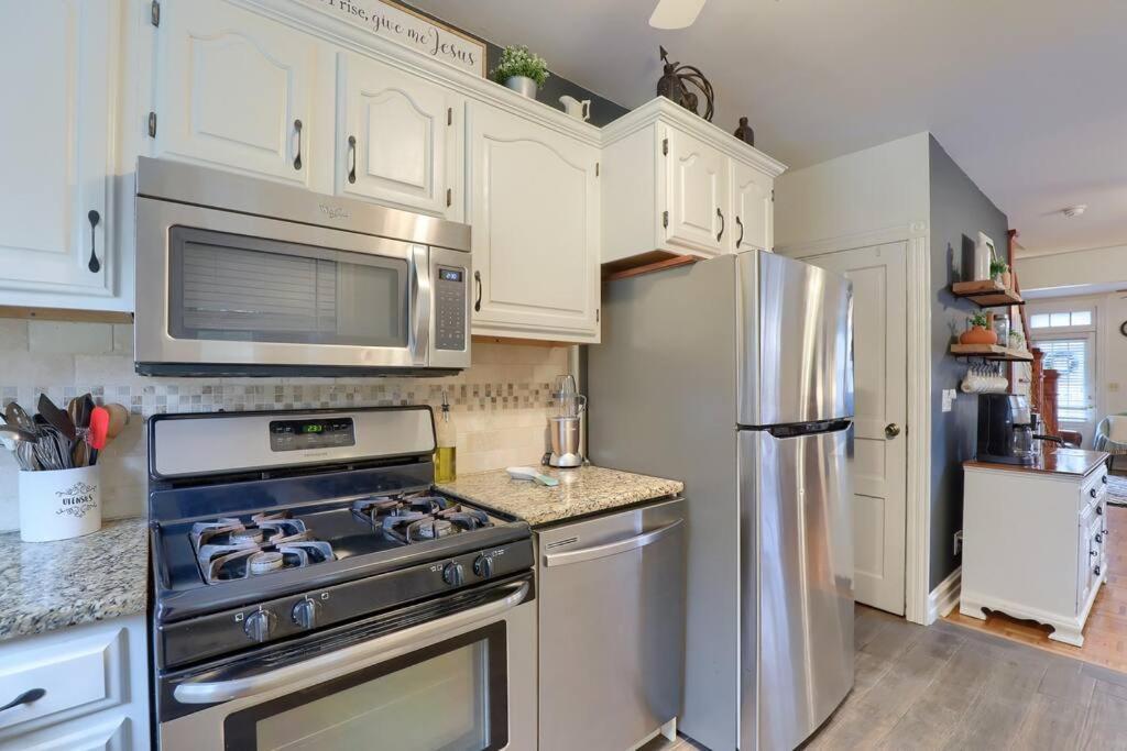 Rare City Home W/ Backyard Fire-Pit & Hottub Lancaster Zewnętrze zdjęcie