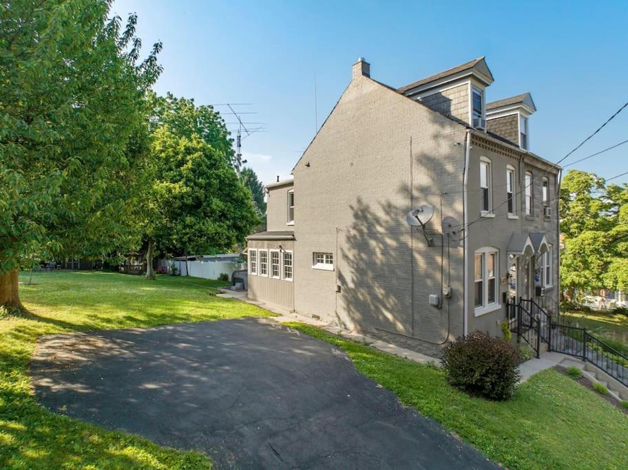 Rare City Home W/ Backyard Fire-Pit & Hottub Lancaster Zewnętrze zdjęcie