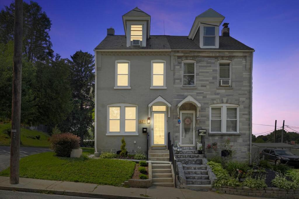 Rare City Home W/ Backyard Fire-Pit & Hottub Lancaster Zewnętrze zdjęcie