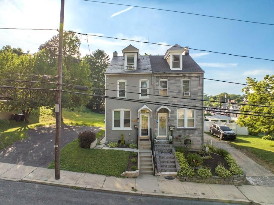 Rare City Home W/ Backyard Fire-Pit & Hottub Lancaster Zewnętrze zdjęcie