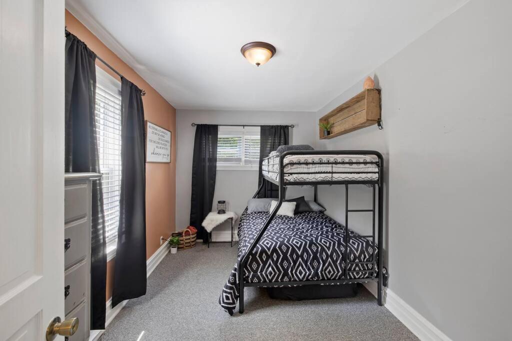 Rare City Home W/ Backyard Fire-Pit & Hottub Lancaster Zewnętrze zdjęcie