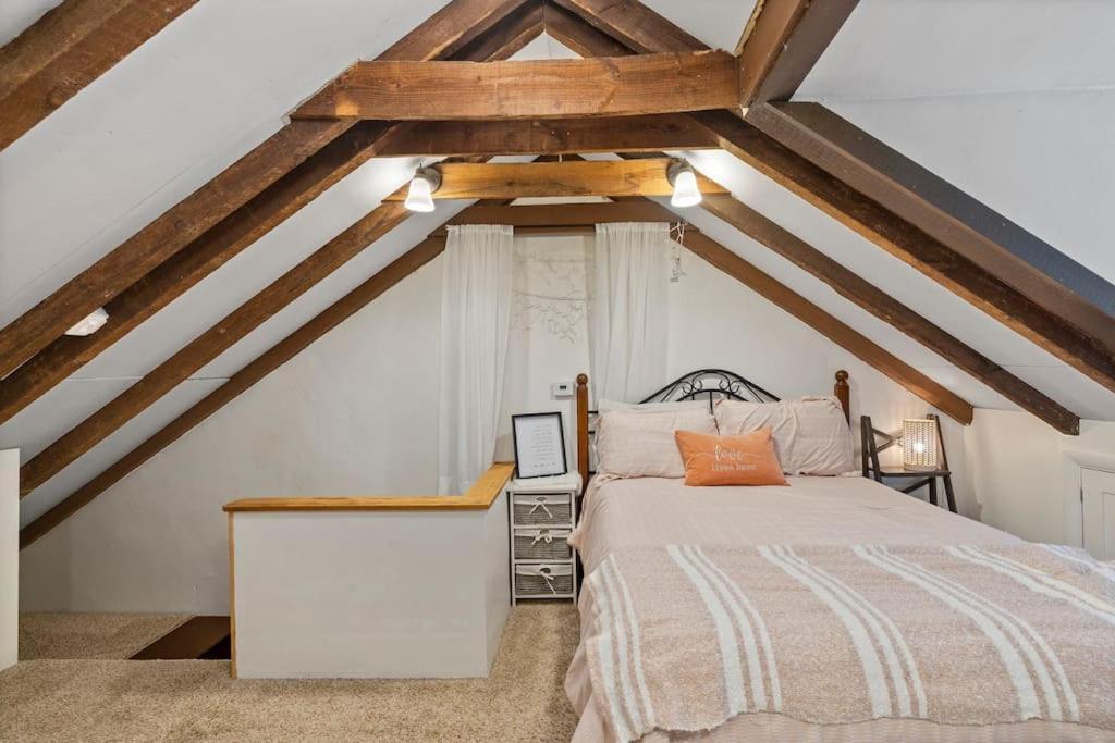 Rare City Home W/ Backyard Fire-Pit & Hottub Lancaster Zewnętrze zdjęcie