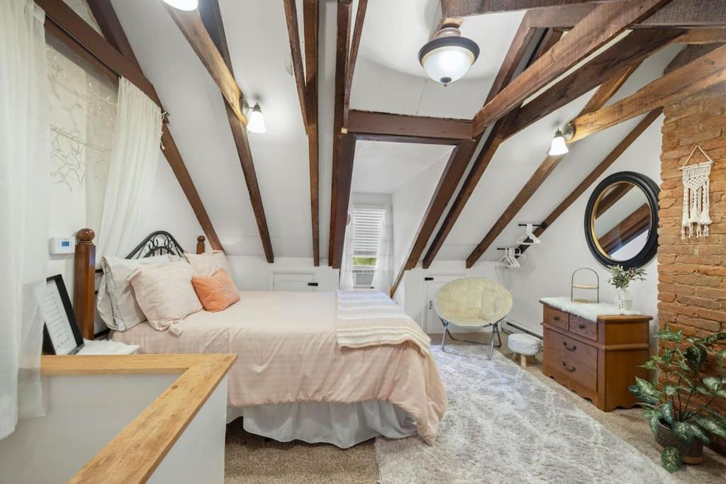Rare City Home W/ Backyard Fire-Pit & Hottub Lancaster Zewnętrze zdjęcie