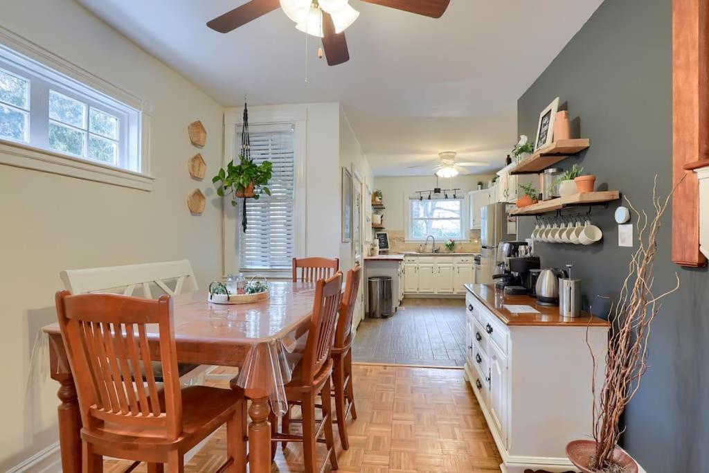 Rare City Home W/ Backyard Fire-Pit & Hottub Lancaster Zewnętrze zdjęcie