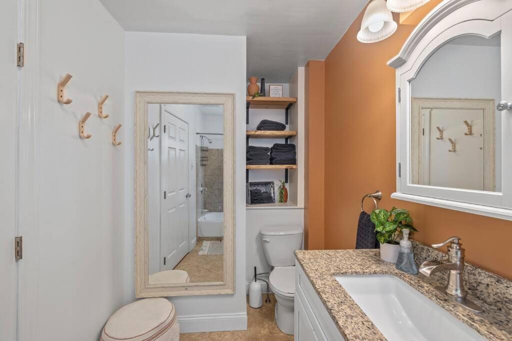 Rare City Home W/ Backyard Fire-Pit & Hottub Lancaster Zewnętrze zdjęcie